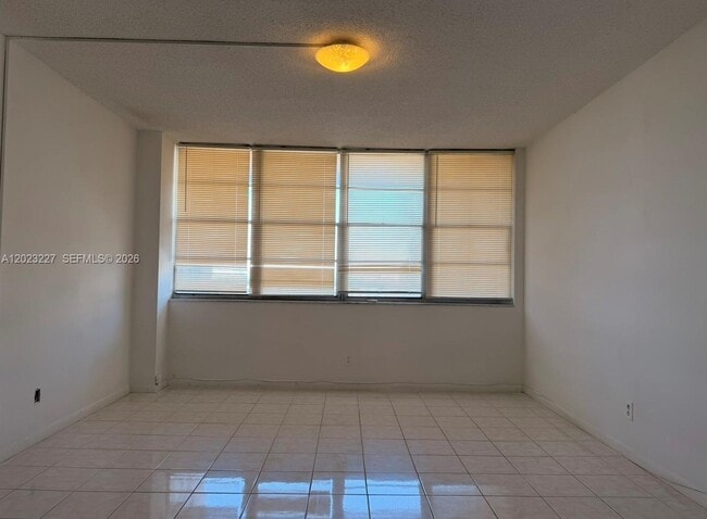 Building Photo - 2025 NE 164th St