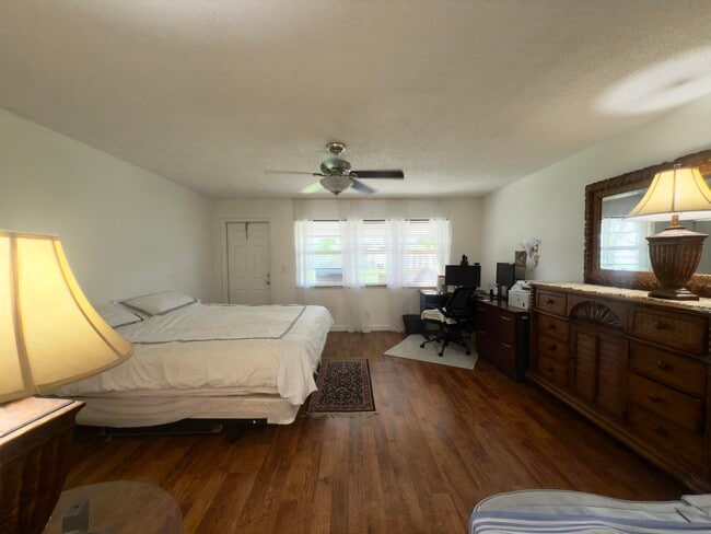 Building Photo - 1177 S Drive Cir