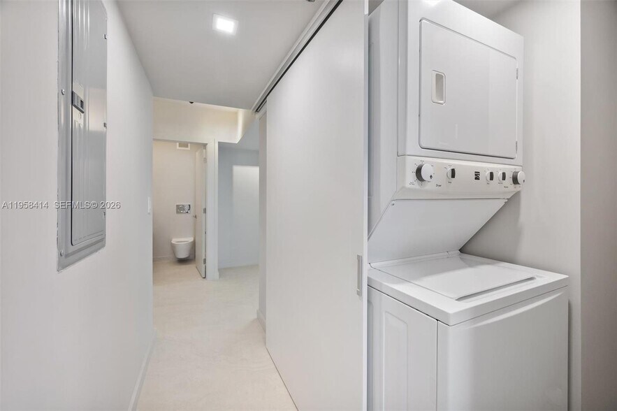 Building Photo - 1541 Brickell Ave