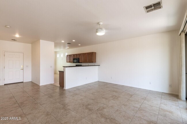Building Photo - 42566 W Heavenly Pl