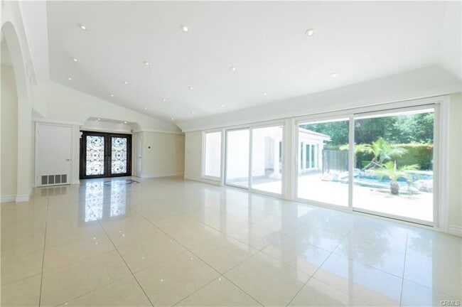 Building Photo - 16379 Meadow Ridge Way