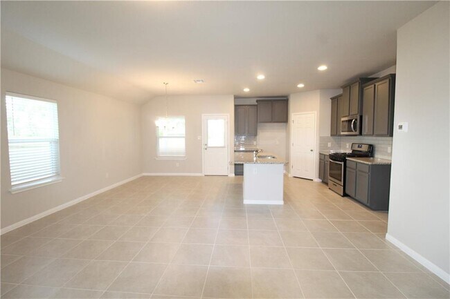 Building Photo - 307 Silver Glen Dr