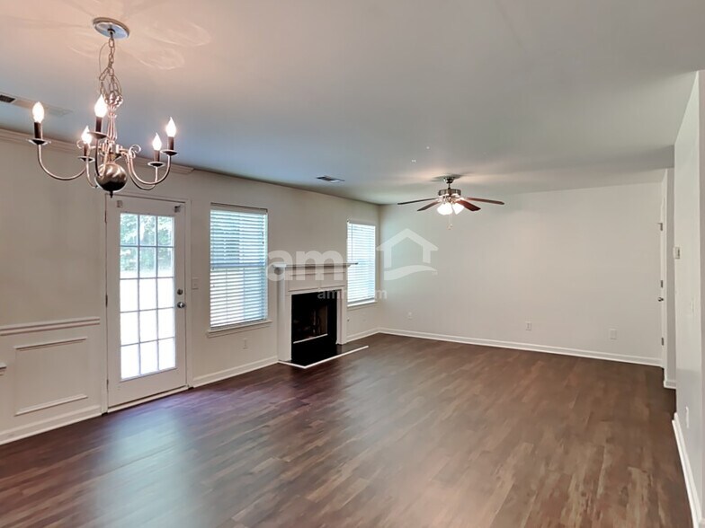 Building Photo - 367 Hidden Creek Ln