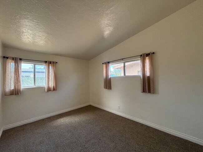 Building Photo - 45503 Cedar Ave