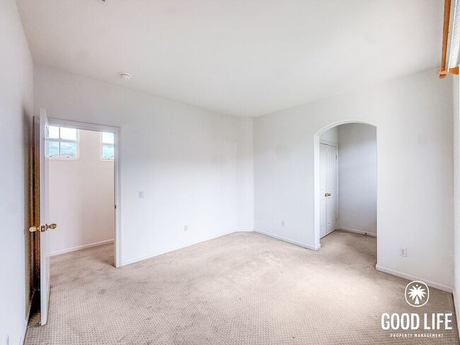Building Photo - 4639 Vereda Mar Del Sol