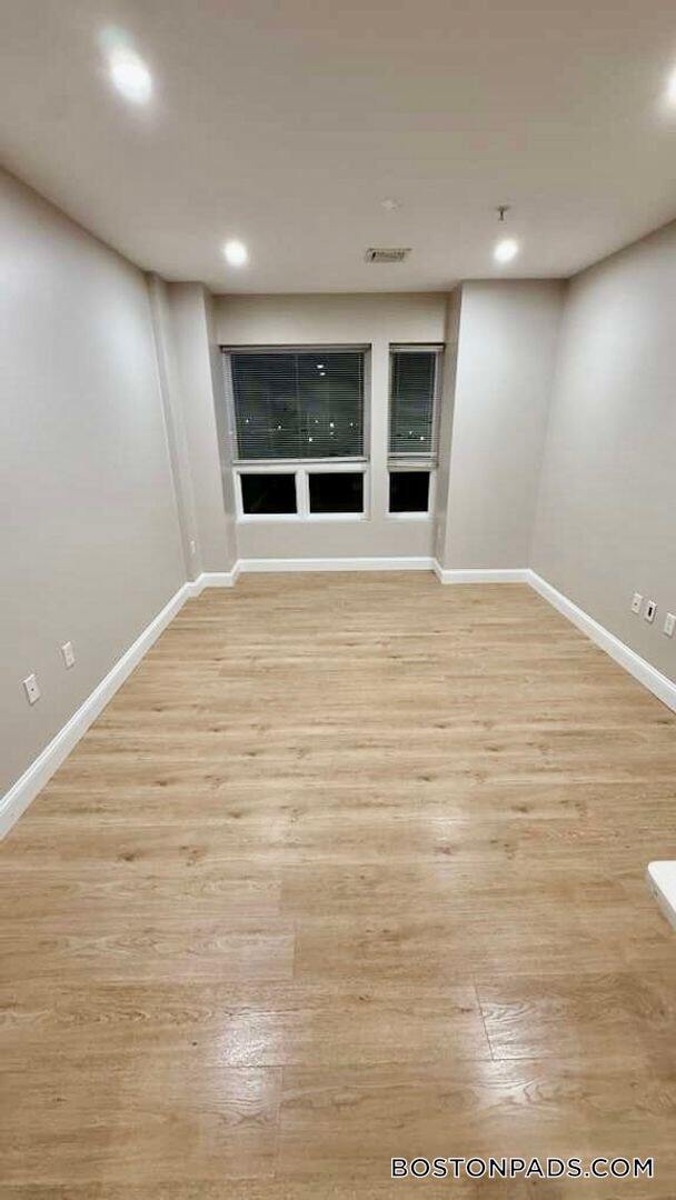 Building Photo - 75 S Main St