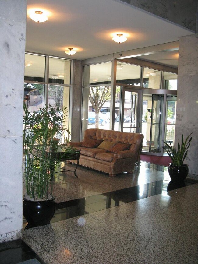 Lobby - 620 Peachtree St NE