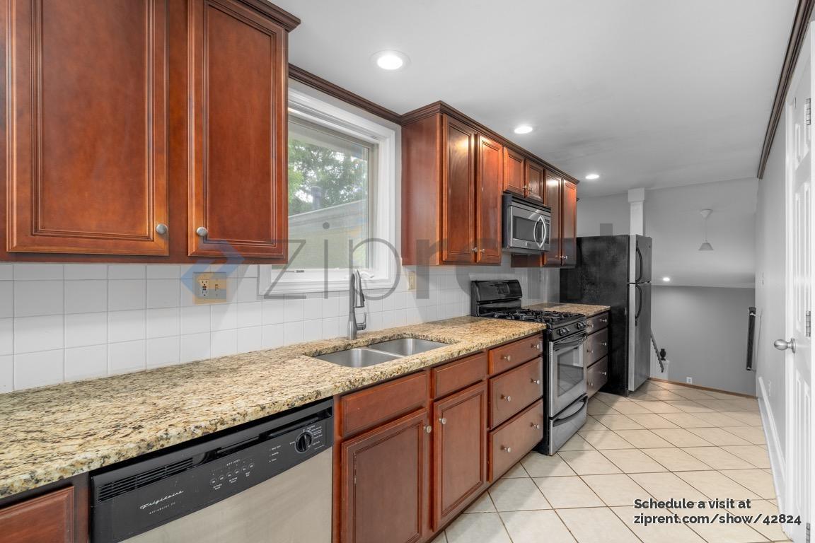 Building Photo - 2162 Spink St NW