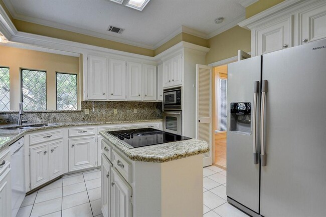 Building Photo - 11743 Riverview Dr