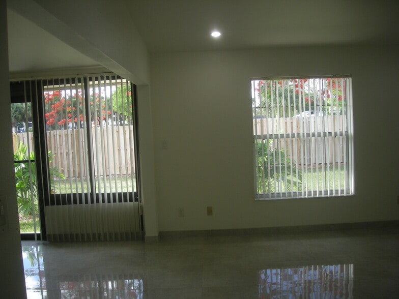 Living room - 11701 SW 108th Ln