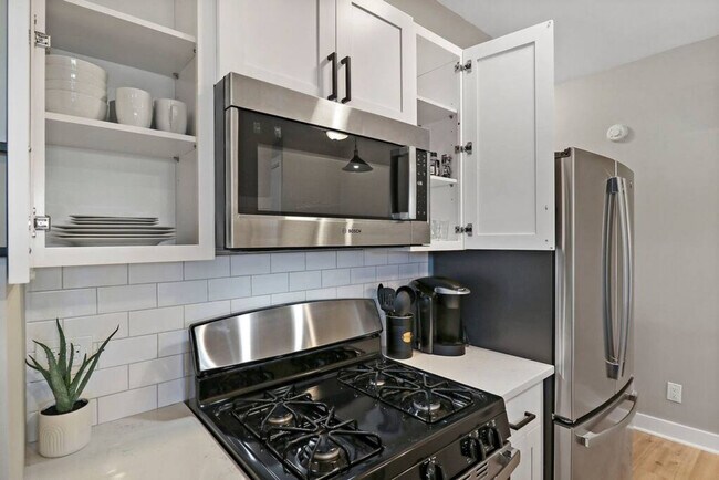 Building Photo - 5015 Main St