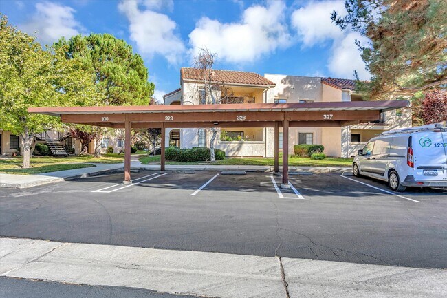 Building Photo - 2554 Olive Dr