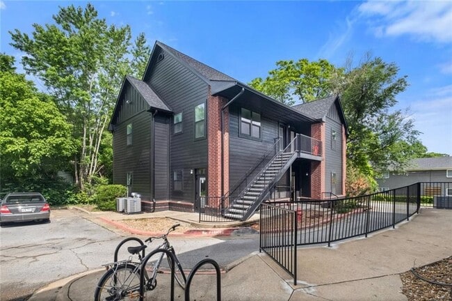 Building Photo - 1137 N Leverett Ave