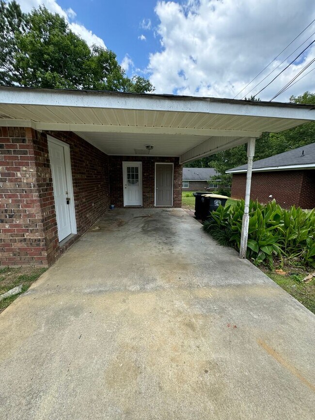 Building Photo - 10A Woodcreek Way SW