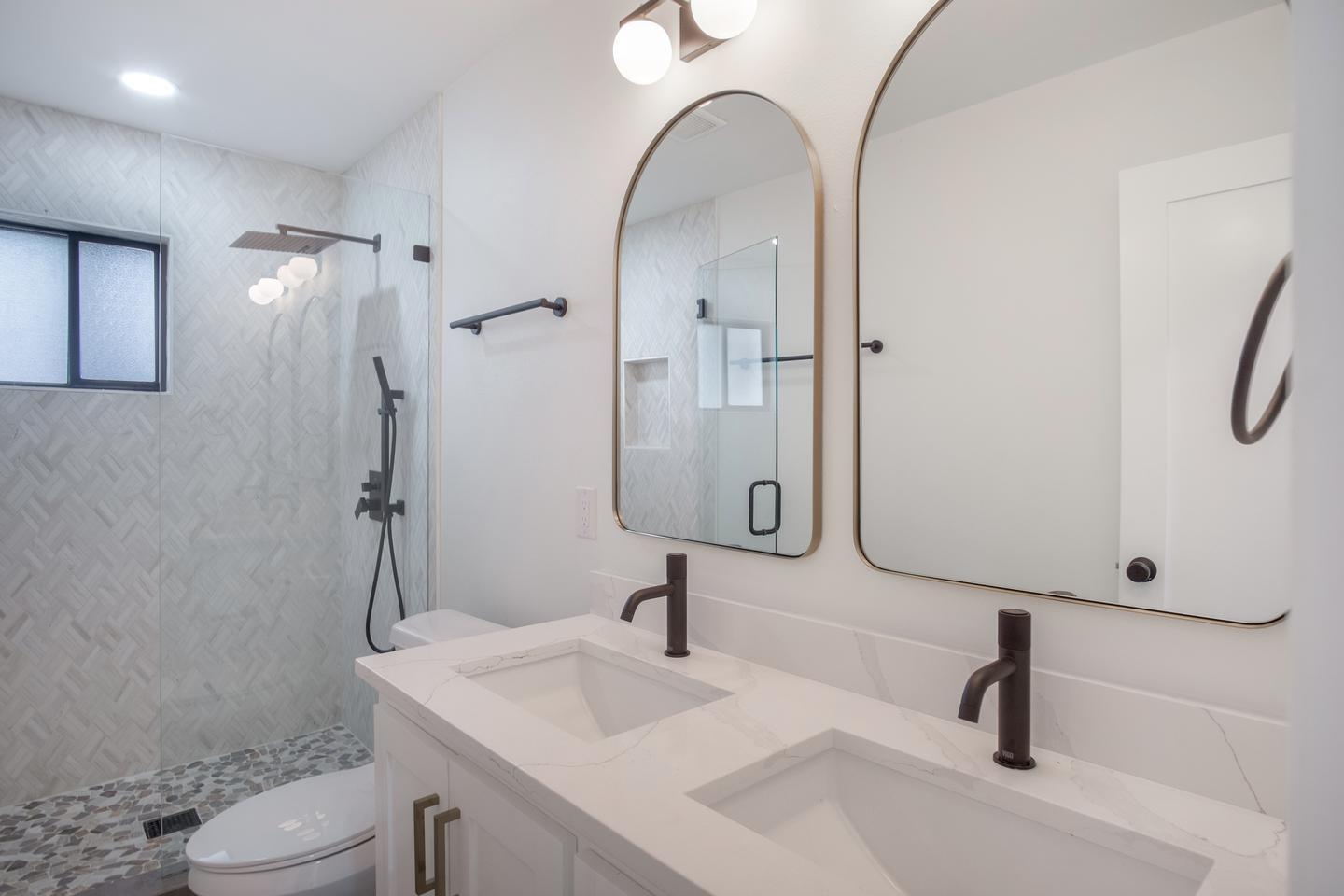 Building Photo - Bright Northwest Dallas home on large quarter-acre lot