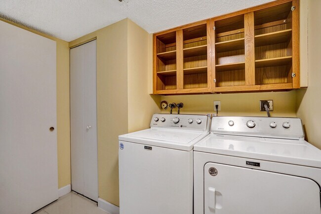 Building Photo - 2659 Carambola Cir N