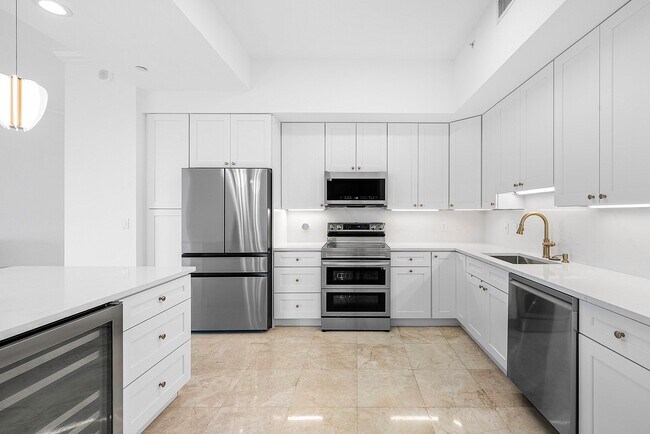 Building Photo - 550 SE Mizner Blvd