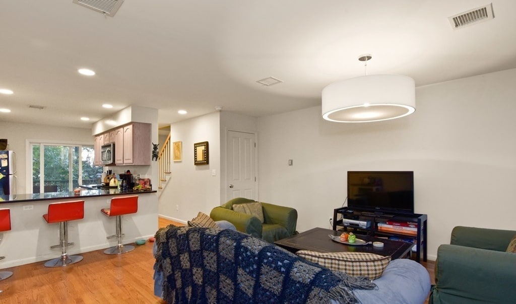 Building Photo - 216 Parker Hill Ave