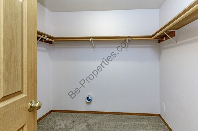 Building Photo - Spacious 3 Bedroom Puyallup Home