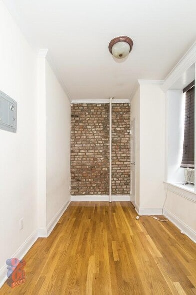 Building Photo - 432 E 13th St