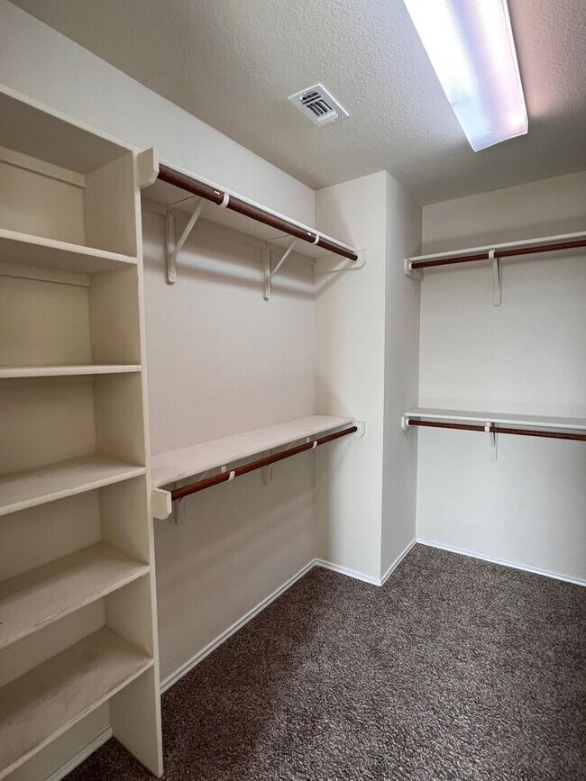 Building Photo - Spacious 5-Bedroom Harker Heights Home with 3 Living Areas & 3-Car Garage