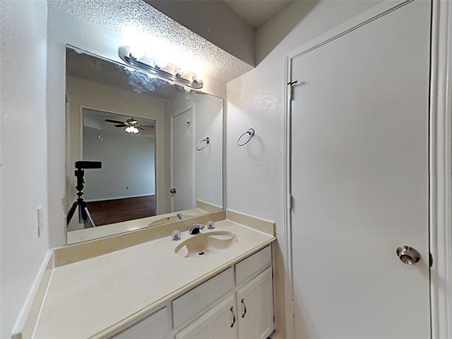 Building Photo - 5211 Wild Horse Ct