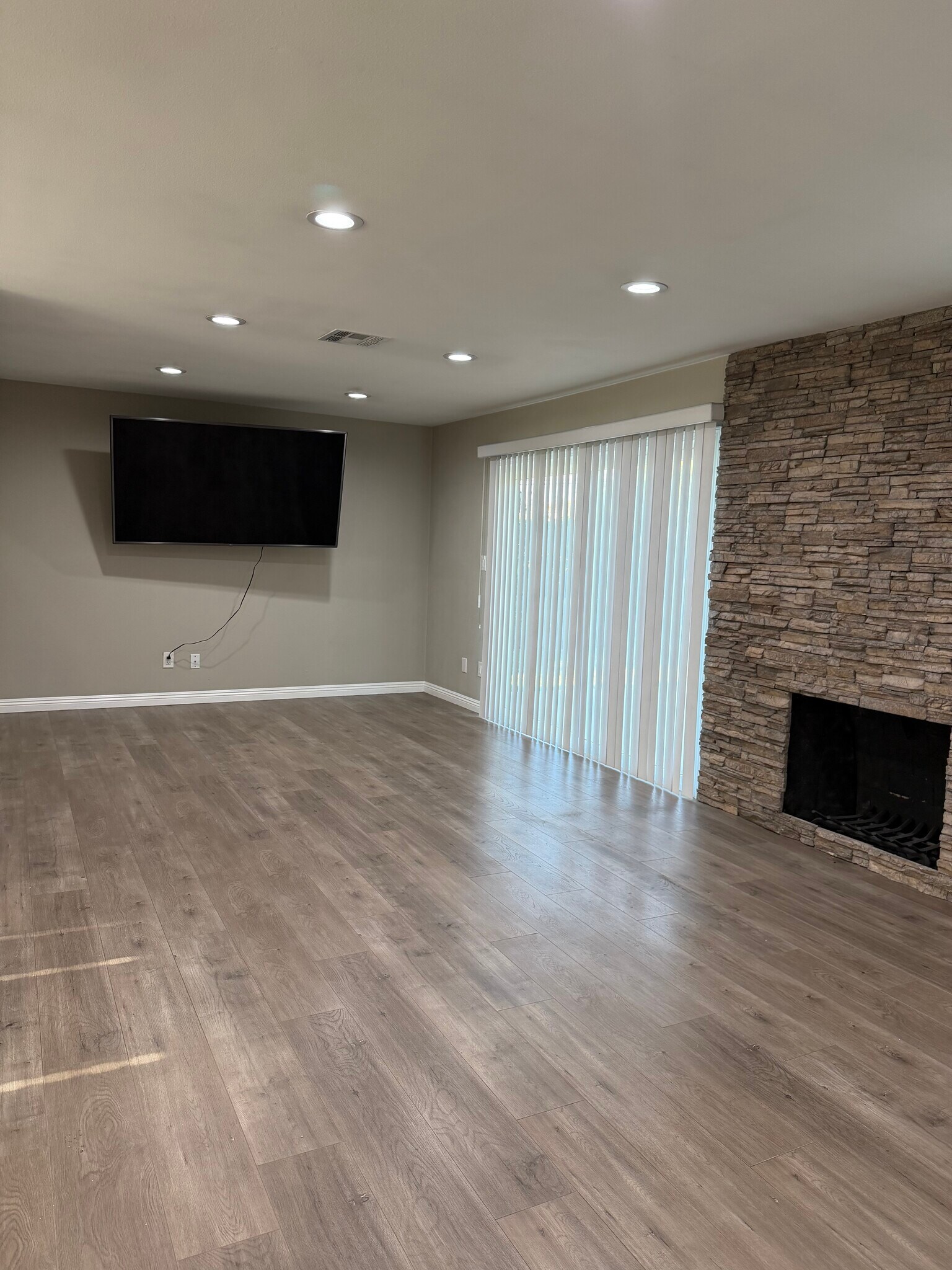 Building Photo - 15241 Dorian St