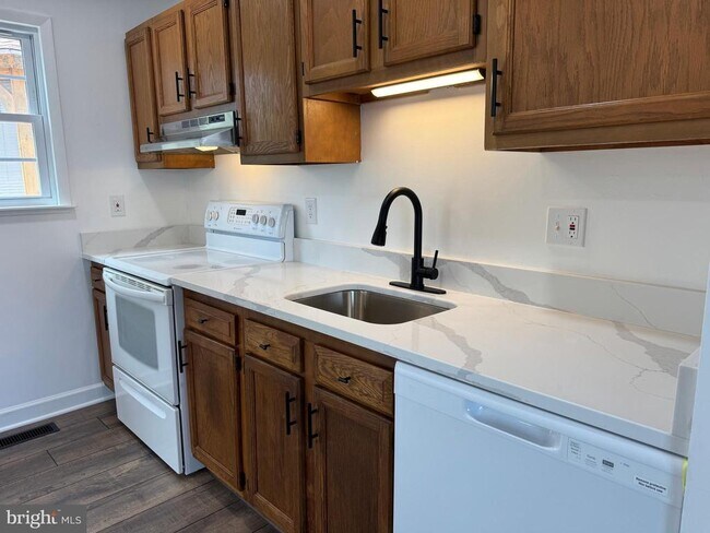 Building Photo - 267 Longford Ct