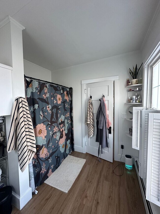 Building Photo - 23 Edwards St