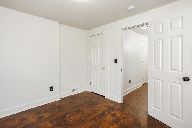 Building Photo - 4313 N Kerby Ave