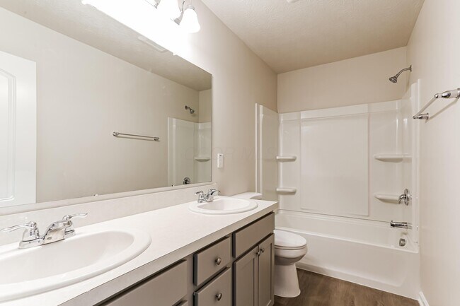 Building Photo - 5009 Roese Ave