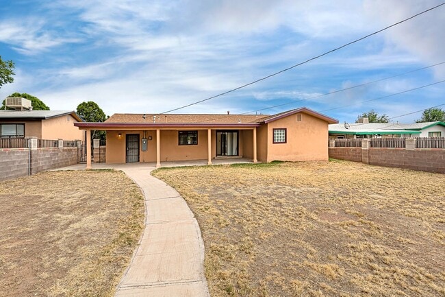 Building Photo - Beautiful Updated Home!