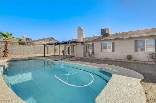 Building Photo - 707 Honeybee Ct