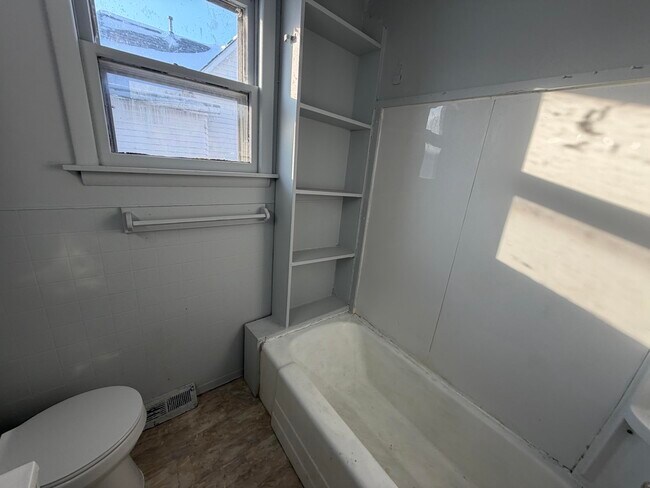 Building Photo - 1232 Freeman-