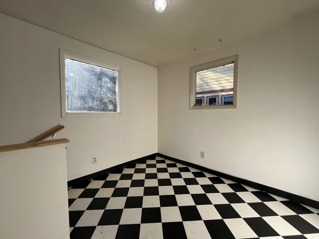 Building Photo - Character-Rich Two-Bedroom with Vintage Bath, Ample Storage & Expansive Outdoor Space