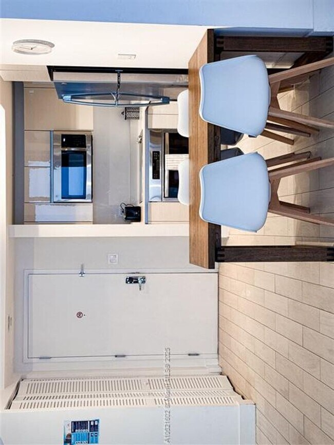 Building Photo - 2600 E Hallandale Beach Blvd