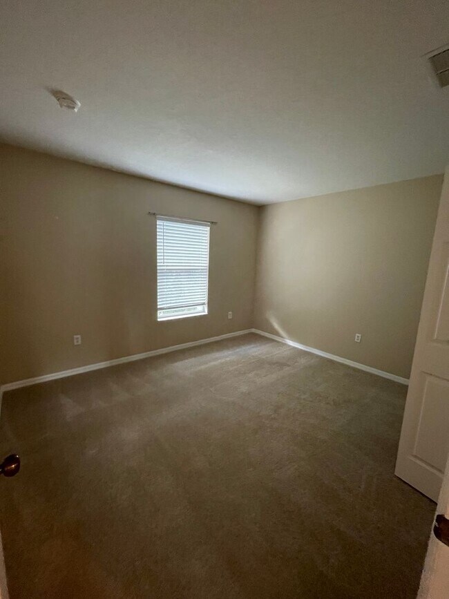 Building Photo - Home For Rent in Gated Stonebrook Neighbor...