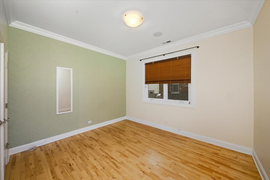 Building Photo - 1523 W Huron St