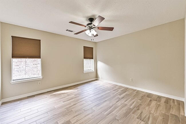 Building Photo - 2512 Ironclad Dr