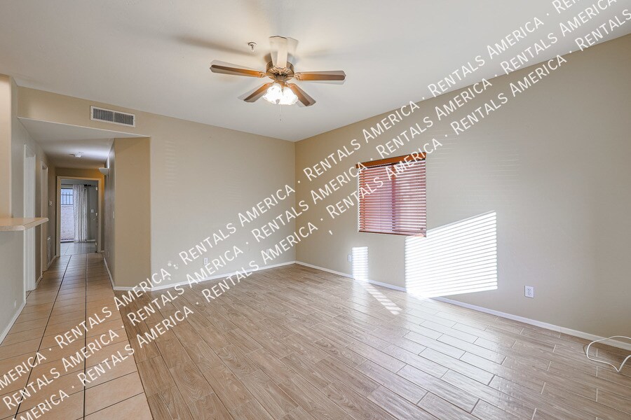 Building Photo - 510 W University Dr