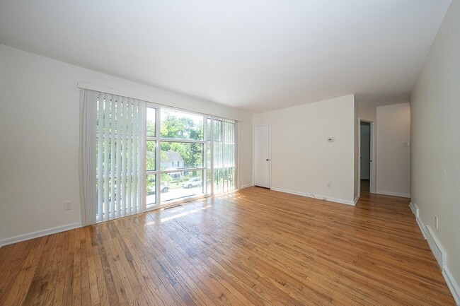 Building Photo - 35 Eastwood Rd