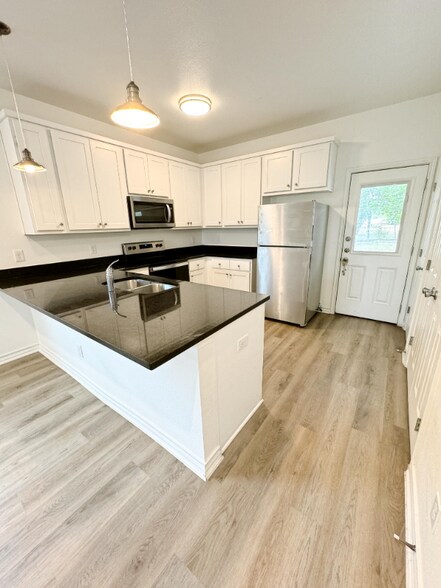 Building Photo - 707 Runnels Ave