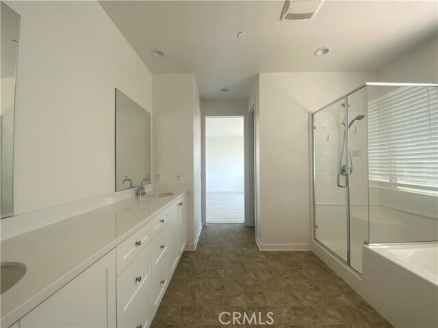 Building Photo - 2932 E Silver Sky Dr