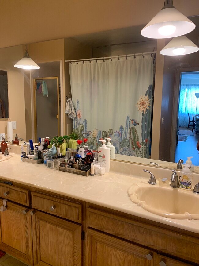 Master Bathroom - 10475 Eastborne Ave
