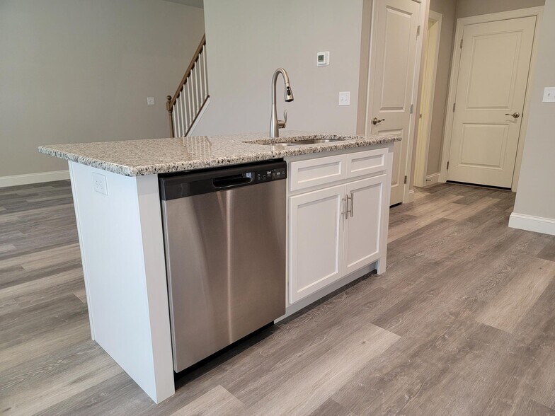 Building Photo - 205 Sage Blvd