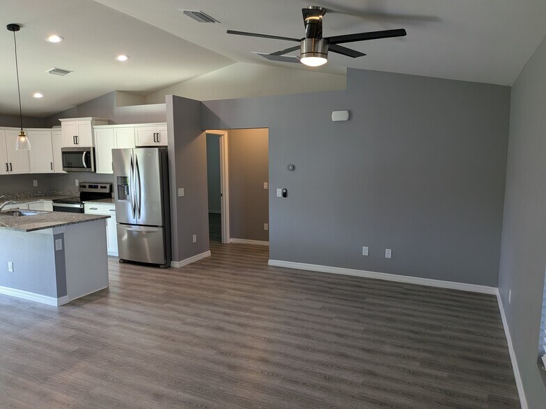Building Photo - 5396 Gulfport Terrace