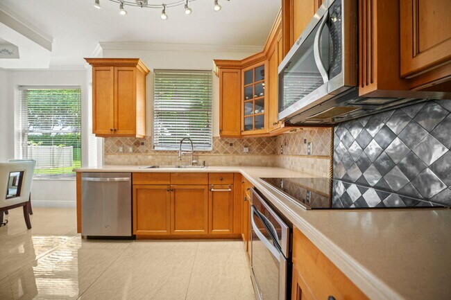 Building Photo - 9058 Alexandra Cir