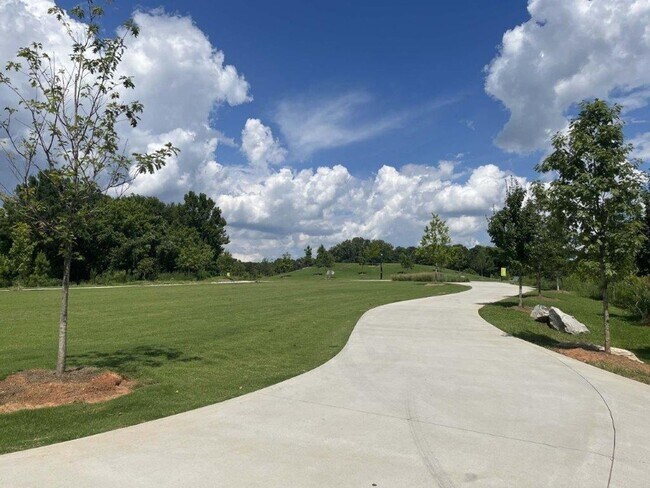 Building Photo - LIKE NEW IN PARK VUE! Townhome located across from Westside Park in Atlanta! MUST SEE!