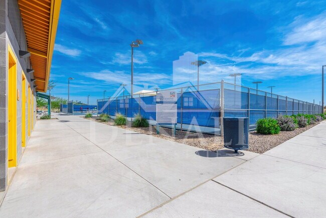 Building Photo - 2881 E Tonto Dr