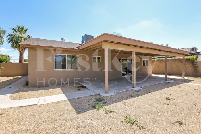 Building Photo - 2722 E Cactus Rd